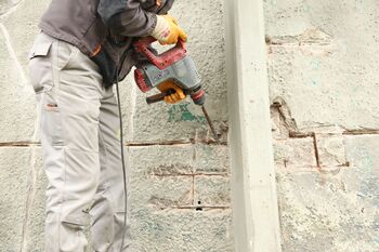 Betoninstandsetzung mit Bohrmaschine